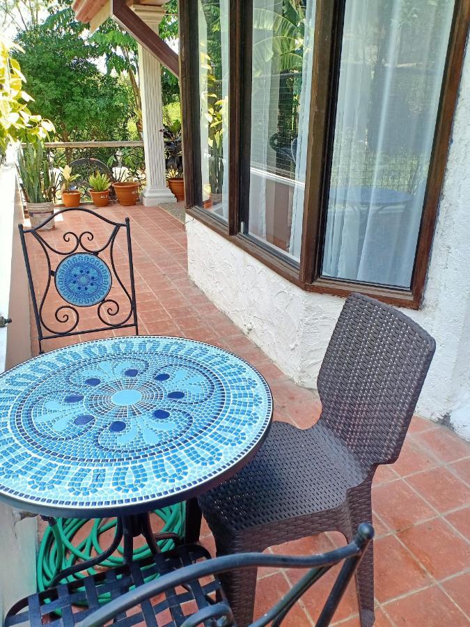 Angono El Castillo Bed And Breakfast المظهر الخارجي الصورة