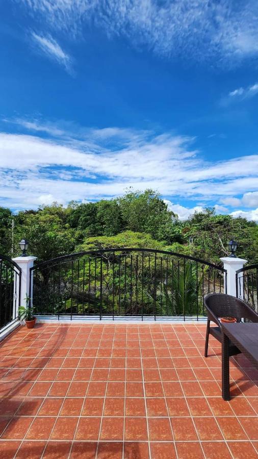 Angono El Castillo Bed And Breakfast المظهر الخارجي الصورة